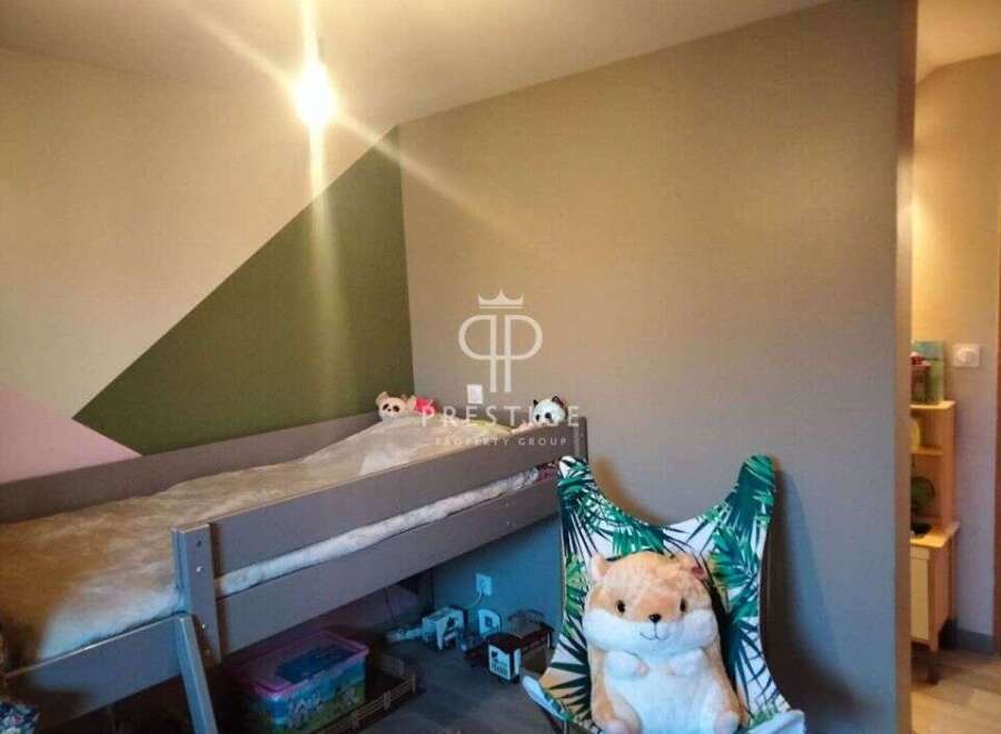 Discover a cozy bedroom with a unique design.