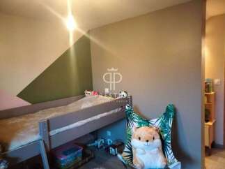 Discover a cozy bedroom with a unique design.