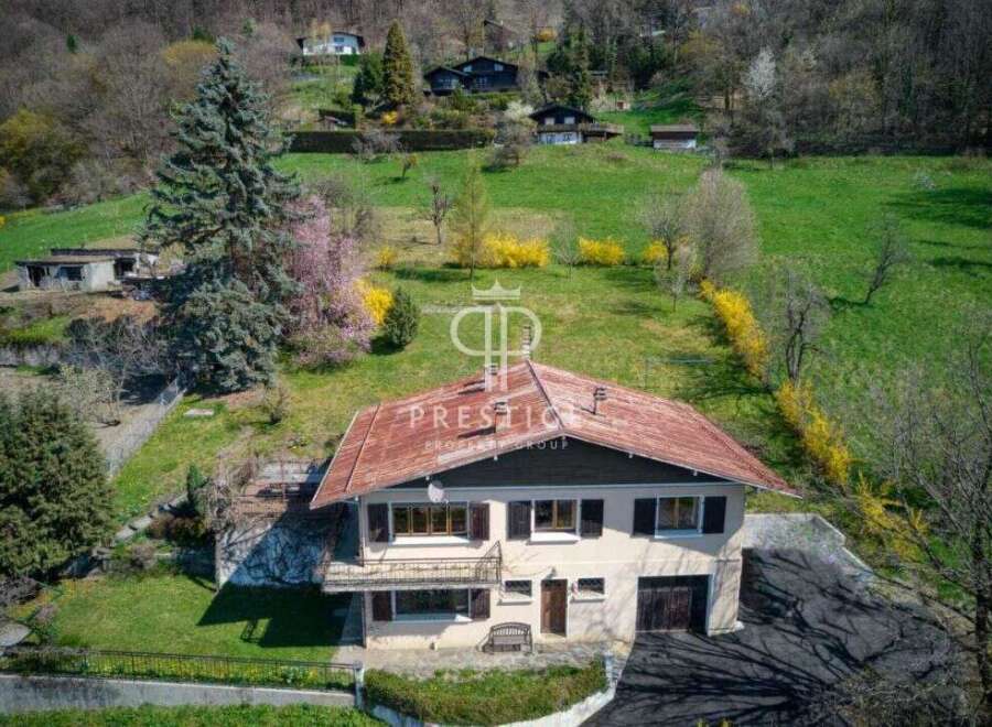 Discover a stunning property nestled in a picturesque landscape.