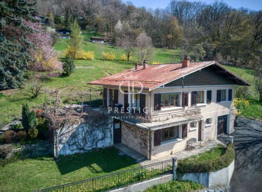 Discover a stunning property nestled in a picturesque landscape.