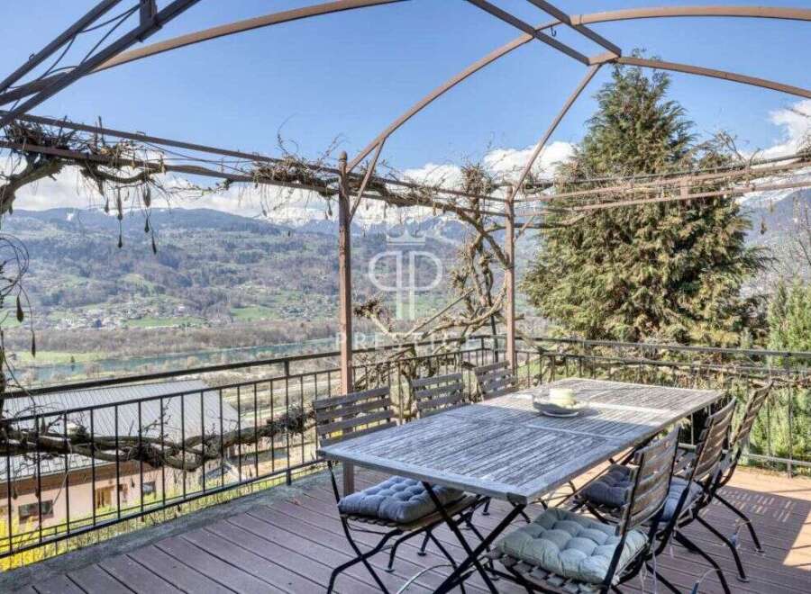 Enjoy breathtaking mountain views from this stunning property.