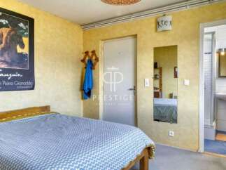 Discover this charming property featuring a cozy bedroom with a unique Gauguin artwork.