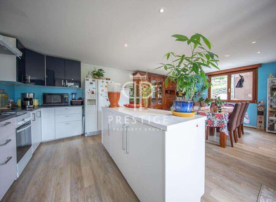Discover a stunning kitchen with modern appliances and ample storage.