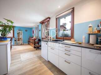 Discover this charming property with a bright and airy kitchen, perfect for culinary enthusiasts.
