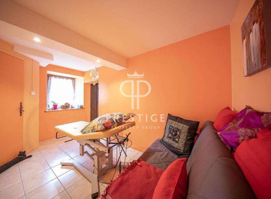 Discover a cozy and inviting space perfect for relaxation.
