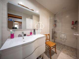 Discover a modern bathroom with a sleek design.