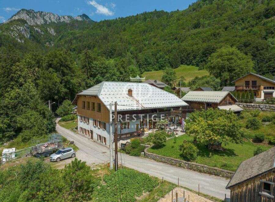 Discover a stunning property nestled in a picturesque mountain setting.