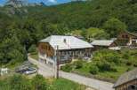 Discover a stunning property nestled in a picturesque mountain setting.