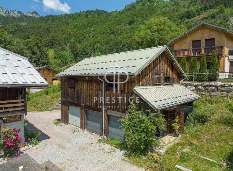 Discover a charming property nestled in a picturesque mountain setting.