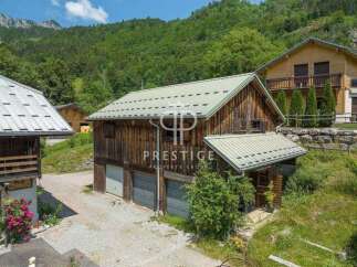 Discover a charming property nestled in a picturesque mountain setting.