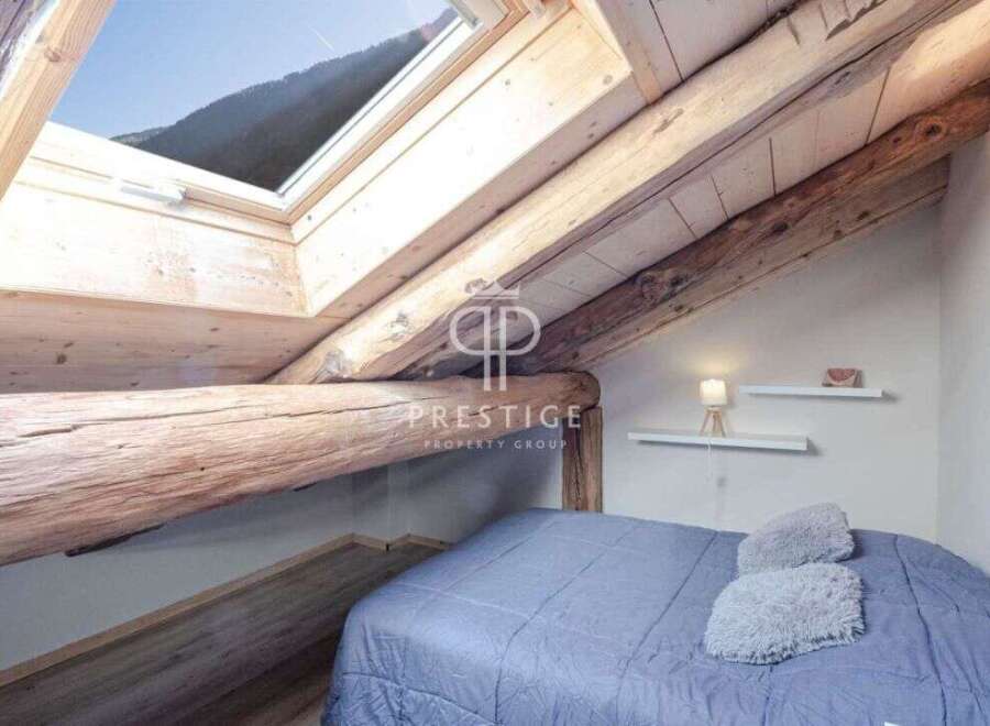 Discover the charm of this unique property, featuring exposed wooden beams and a skylight that floods the space with natural light.
