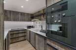 Discover modern luxury in this stunning kitchen.