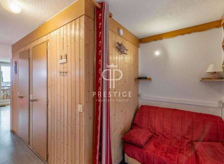 Discover a cozy retreat with this charming property.
