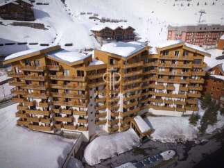 Discover luxury living in this stunning ski-in/ski-out property.