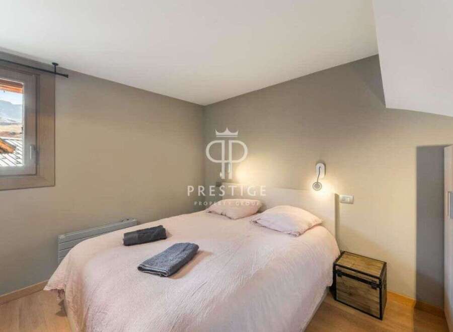 Discover a cozy bedroom with a touch of elegance.