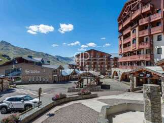 Discover the charm of Village Montana, a stunning property nestled in a picturesque mountain setting.