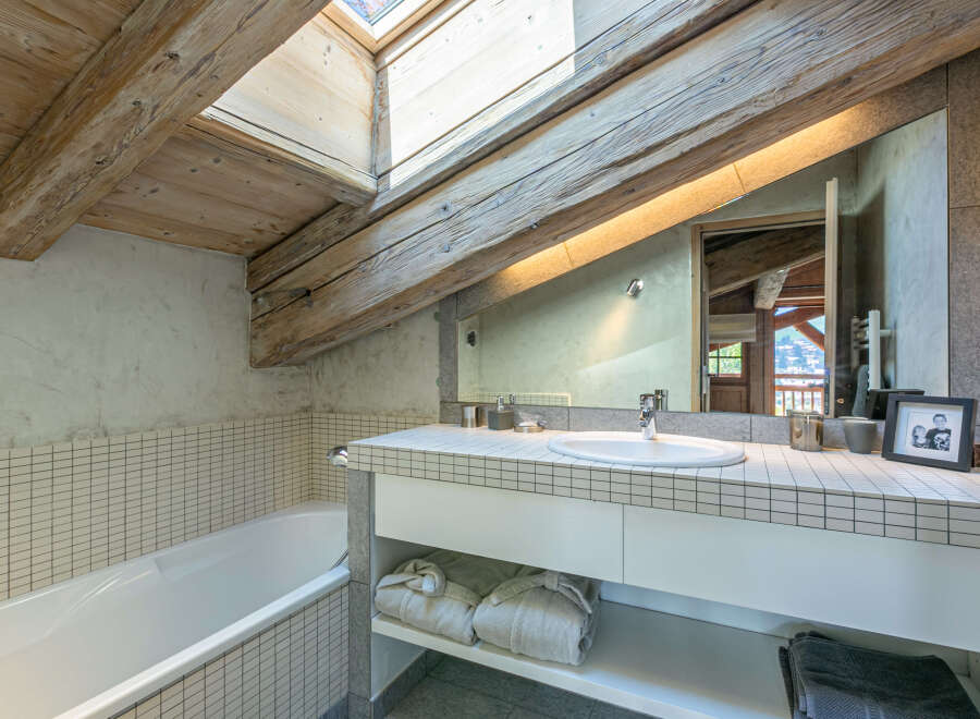 This stunning bathroom boasts a unique blend of rustic charm and modern amenities.
