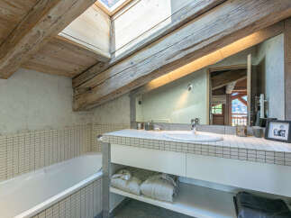 This stunning bathroom boasts a unique blend of rustic charm and modern amenities.