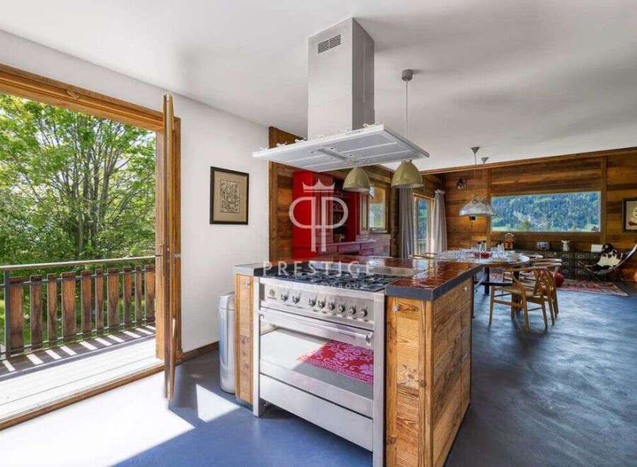 Experience luxury living in this stunning property, featuring a modern kitchen with top-of-the-line appliances and a stylish island.
