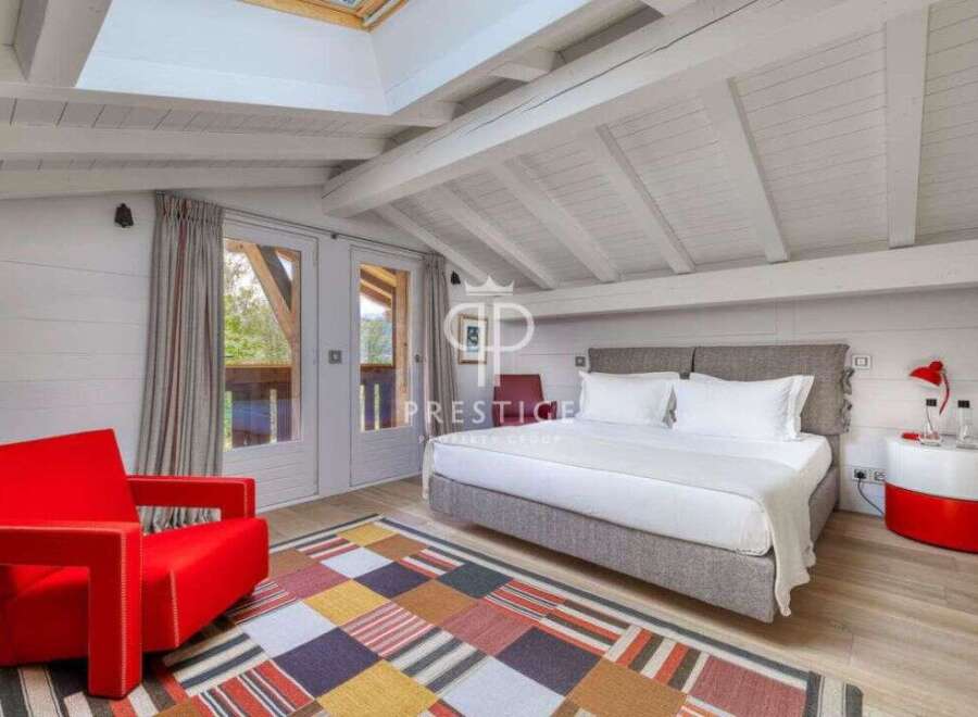 Discover a cozy bedroom retreat with a unique design.
