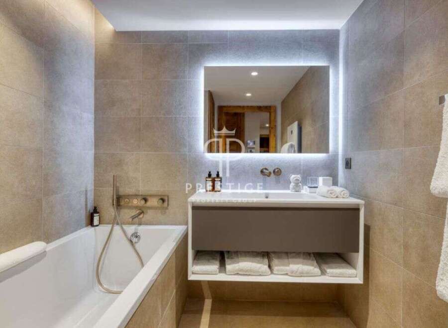 Discover luxury in this stunning bathroom.