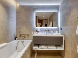 Discover luxury in this stunning bathroom.