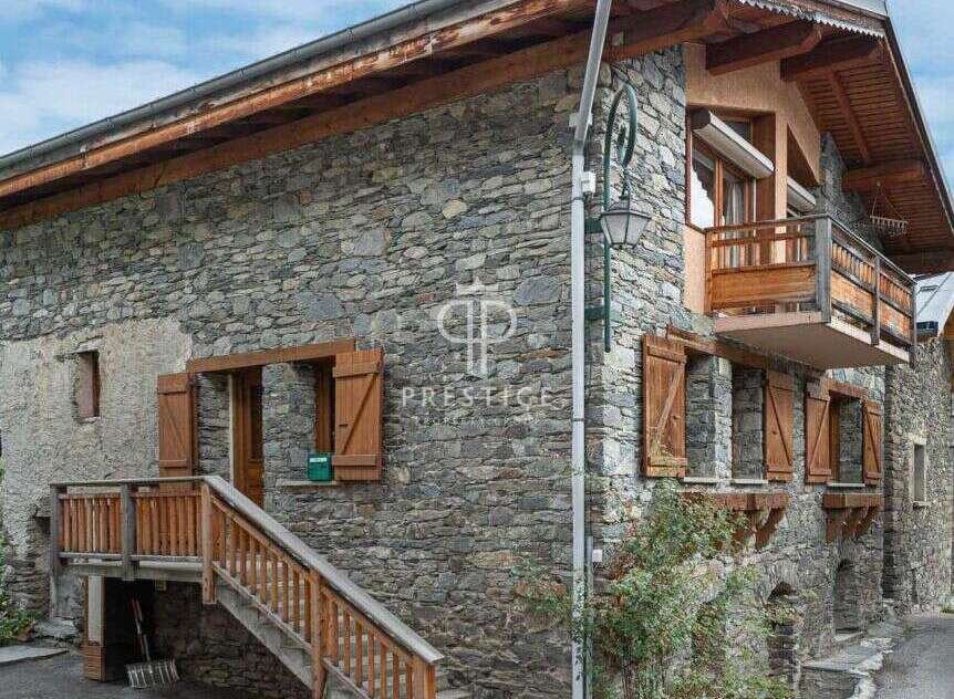 Discover the charm of this stone-built property, showcasing traditional architecture and rustic appeal.