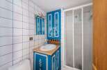 Discover this charming property featuring a well-designed bathroom.
