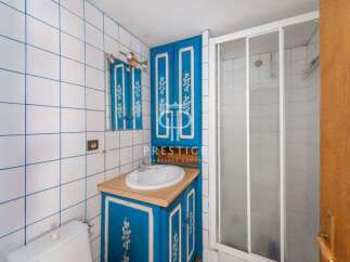 Discover this charming property featuring a well-designed bathroom.