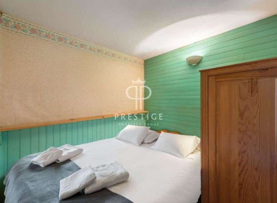 Cozy bedroom featuring a comfortable bed with fresh white linens and plush pillows.