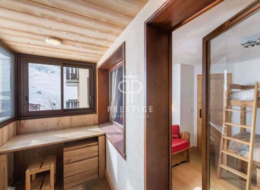 Discover a cozy retreat with this charming property.