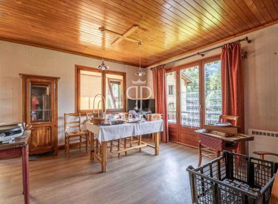 Discover the charm of this inviting property, featuring a warm wooden ceiling and flooring that create a cozy atmosphere.
