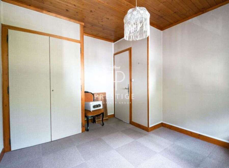Discover this charming property featuring a cozy interior and a unique design.