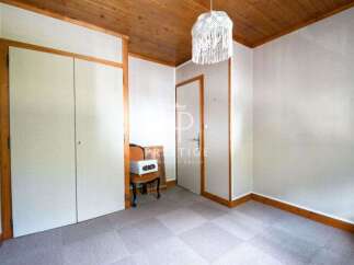 Discover this charming property featuring a cozy interior and a unique design.