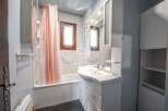 Discover a charming bathroom with a cozy atmosphere.