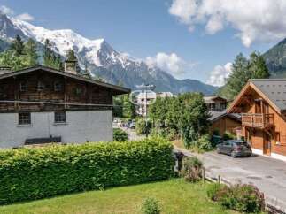 Discover a charming property nestled in a picturesque mountain setting.