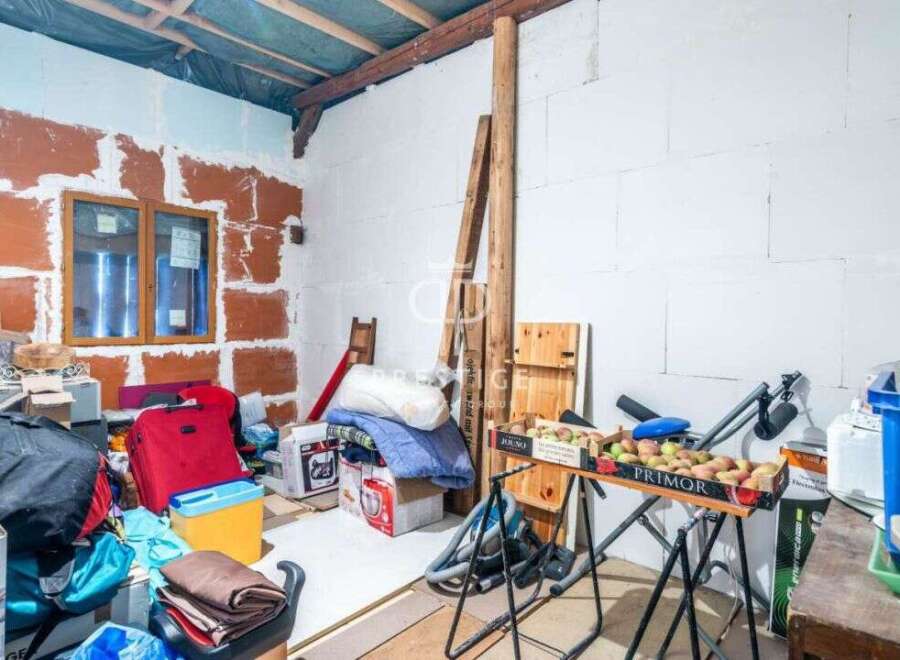 Discover the potential of this property! This space offers a blank canvas for your vision.