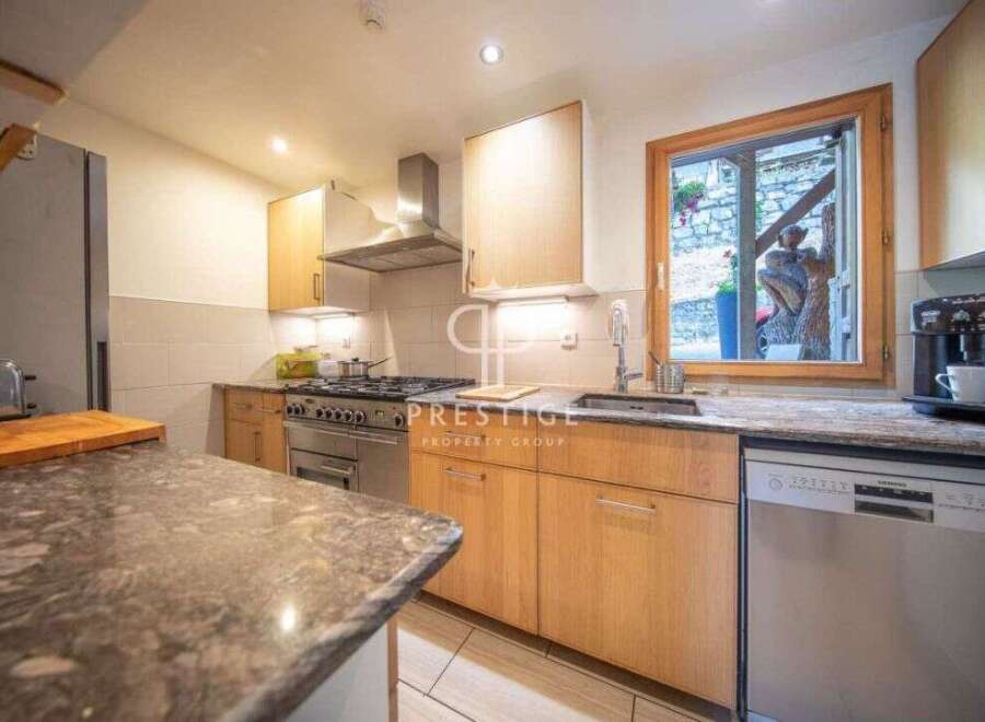 Discover this charming kitchen, perfect for culinary adventures.