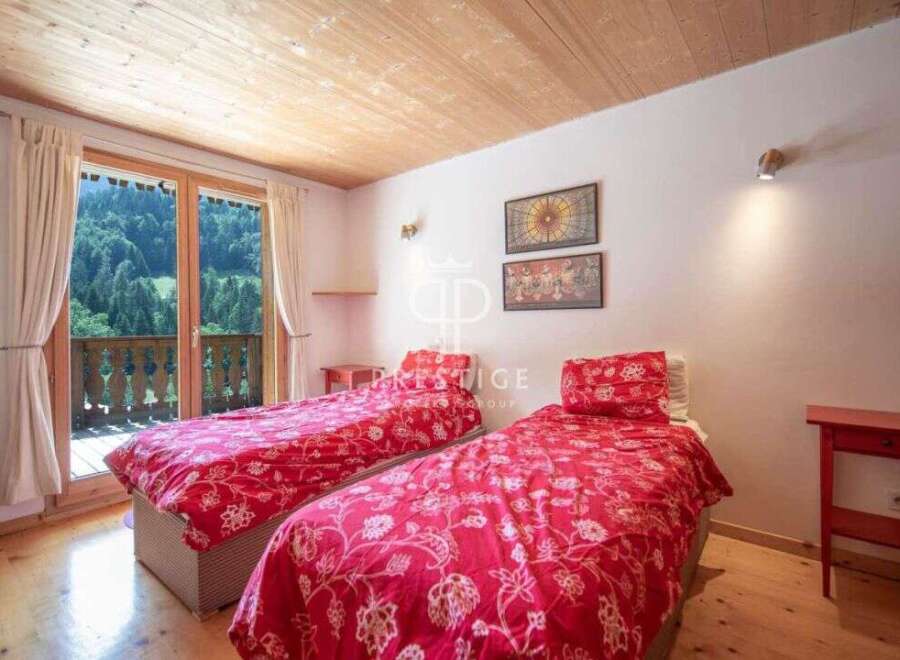 Discover a cozy bedroom with two twin beds, perfect for a relaxing stay.