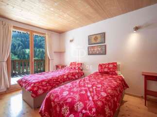 Discover a cozy bedroom with two twin beds, perfect for a relaxing stay.