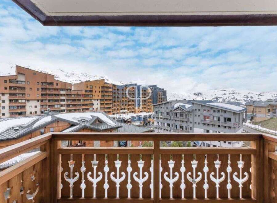 Enjoy breathtaking mountain views from this stunning property.