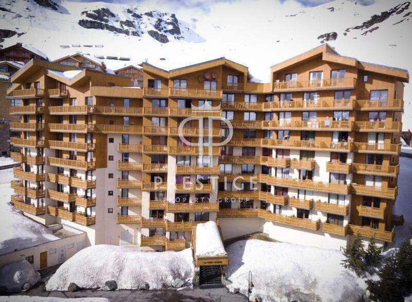 Discover luxury living in this stunning ski-in/ski-out property.