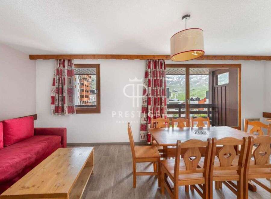 Discover a cozy retreat with this charming property.