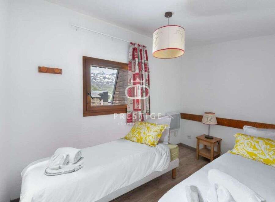 Cozy bedroom with twin beds, perfect for a relaxing stay.