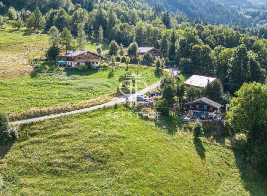 Discover a stunning property nestled in a picturesque mountain setting.