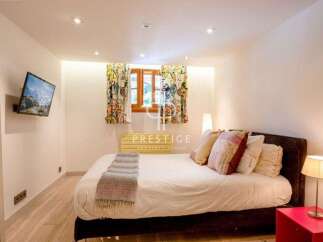 Discover a cozy bedroom with a modern touch.