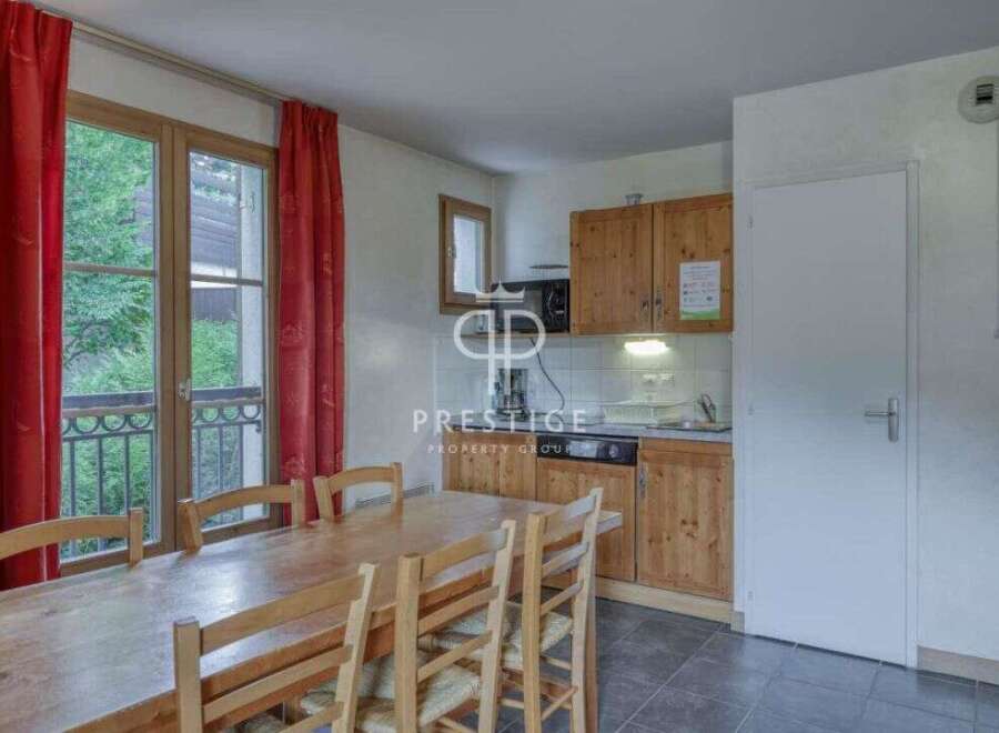 Discover a charming property with a cozy dining area, perfect for gatherings.