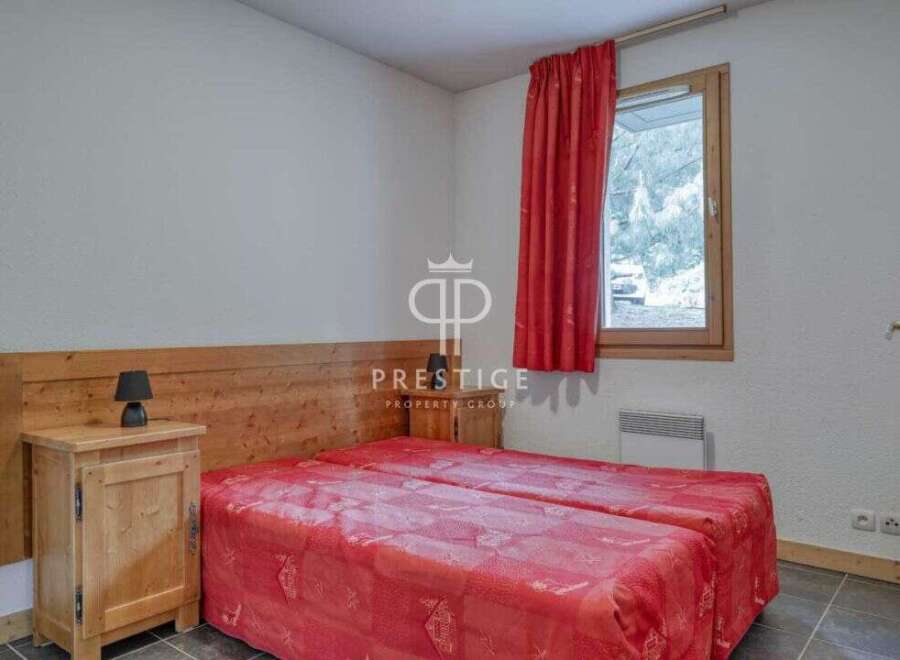 Discover a cozy bedroom with a comfortable bed, perfect for a relaxing stay.