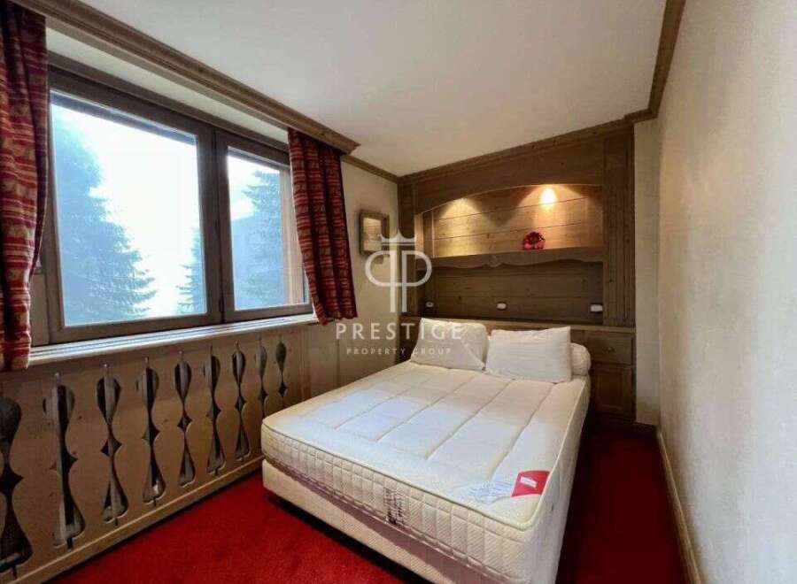 Discover a cozy bedroom with a stunning view.
