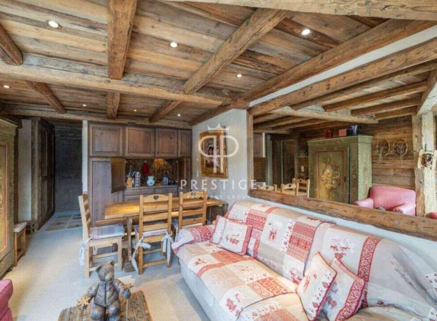 Discover rustic charm in this cozy living space, featuring exposed wooden beams and a warm, inviting atmosphere.
